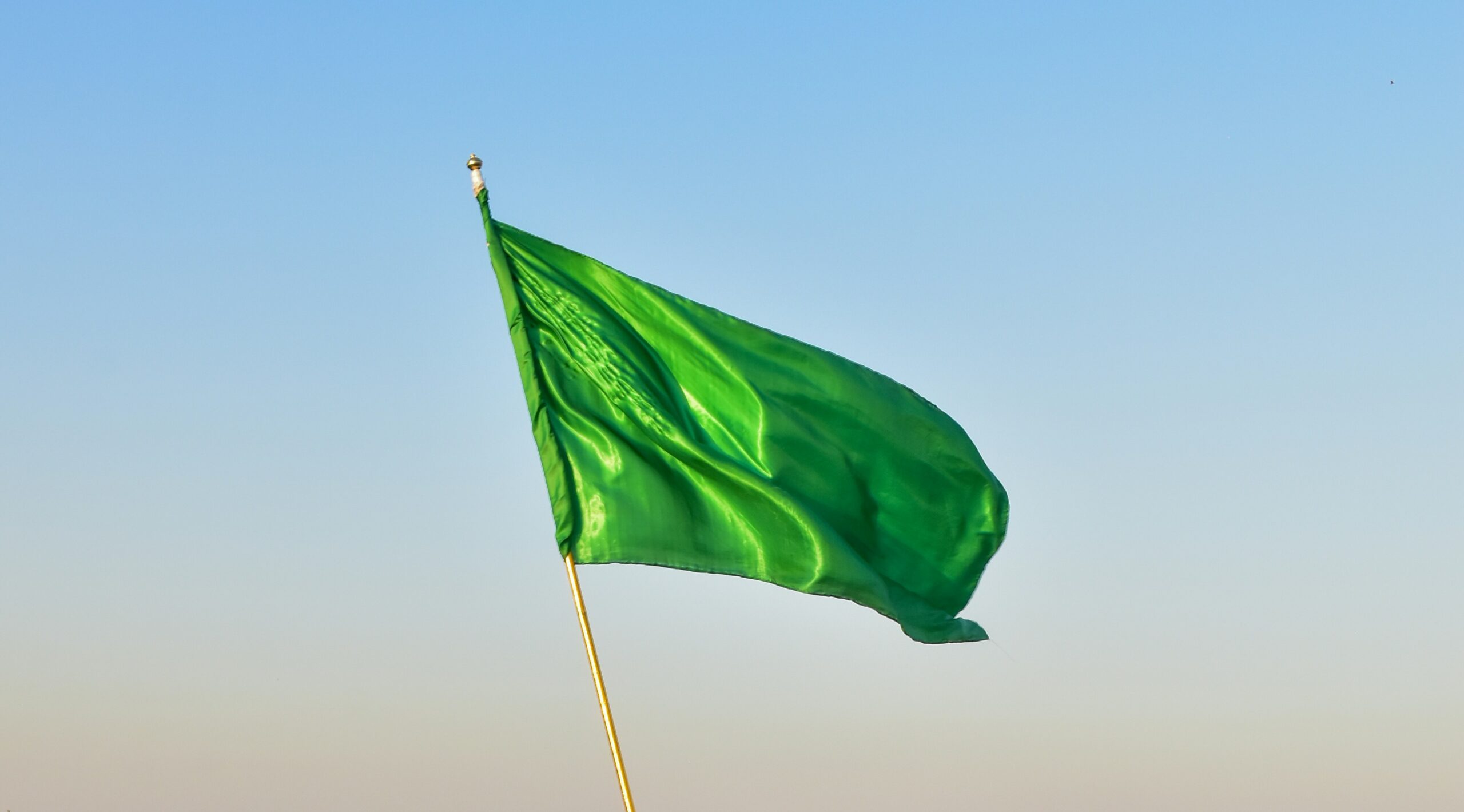 7 Green Flags That Matter More Than Grand Gestures